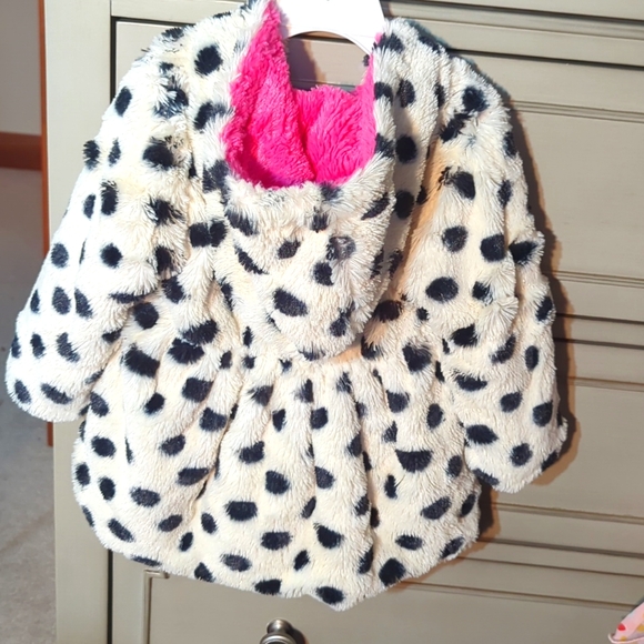 Faux fur coat - Picture 2 of 2